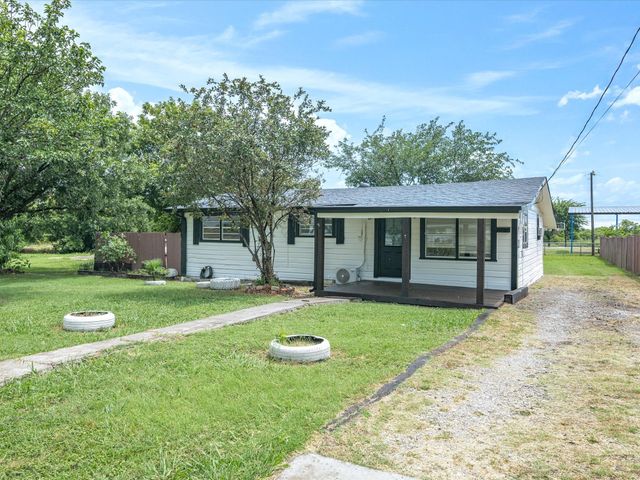 402 E Davis Avenue, Alvarado, TX 76009