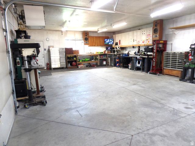 5572 S AVALON DR, Murray, UT 84107