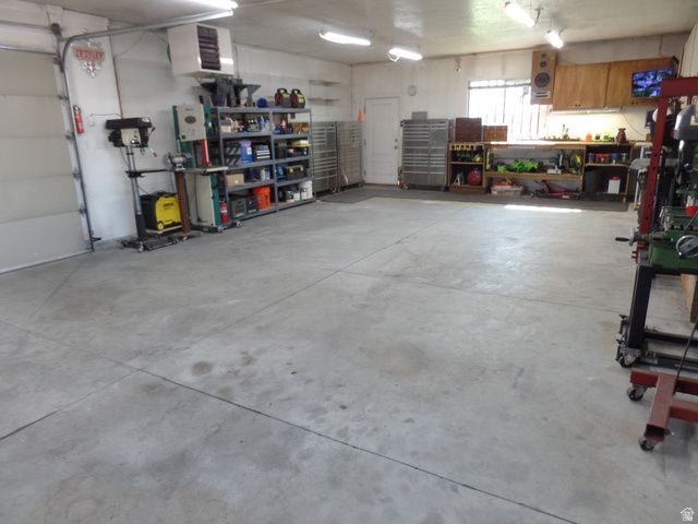 5572 S AVALON DR, Murray, UT 84107