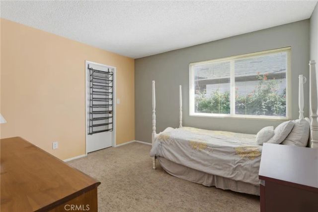 22963 Collins Street, Woodland Hills, CA 91367