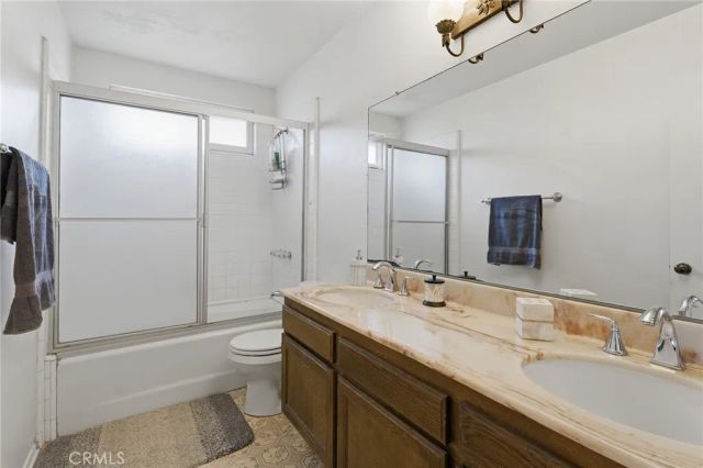 22963 Collins Street, Woodland Hills, CA 91367