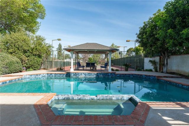 22963 Collins Street, Woodland Hills, CA 91367