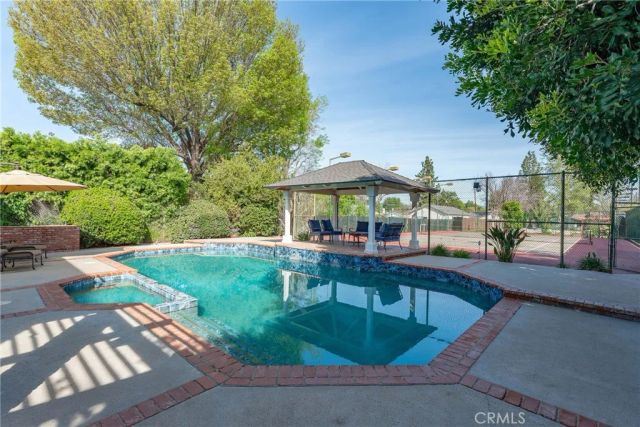 22963 Collins Street, Woodland Hills, CA 91367