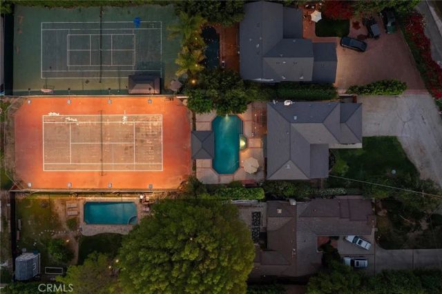 22963 Collins Street, Woodland Hills, CA 91367