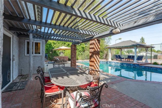 22963 Collins Street, Woodland Hills, CA 91367