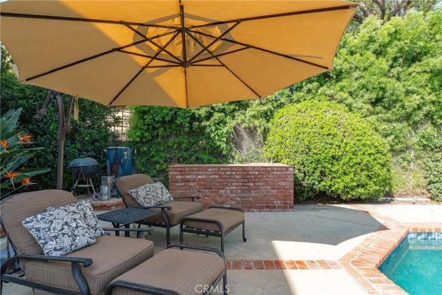 22963 Collins Street, Woodland Hills, CA 91367