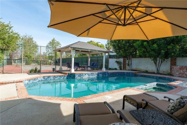 22963 Collins Street, Woodland Hills, CA 91367