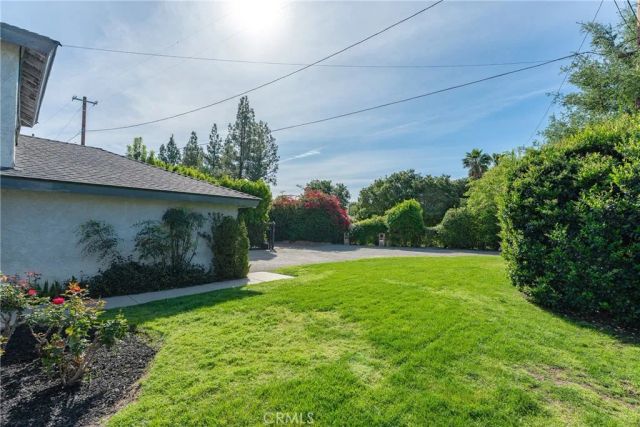 22963 Collins Street, Woodland Hills, CA 91367