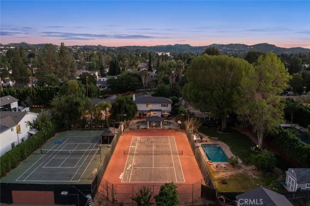 22963 Collins Street, Woodland Hills, CA 91367