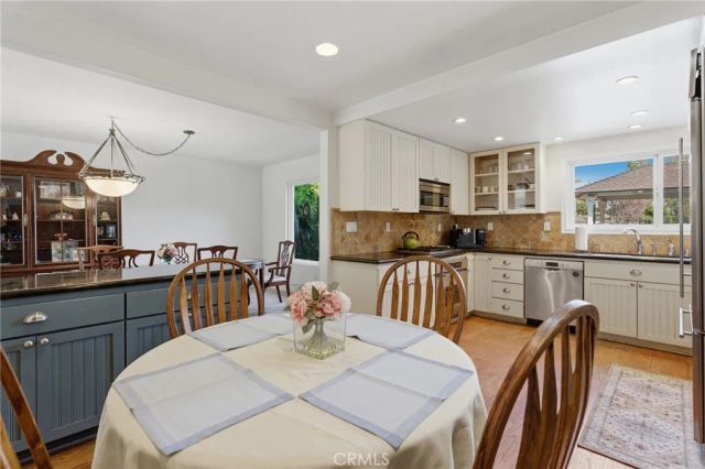 22963 Collins Street, Woodland Hills, CA 91367