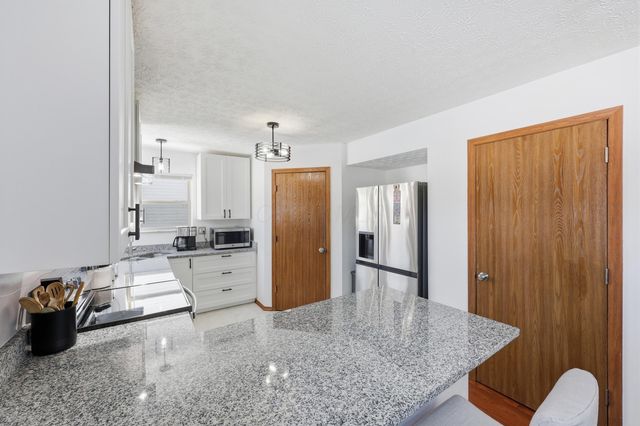 6638 Winbarr Way, Canal Winchester, OH 43110