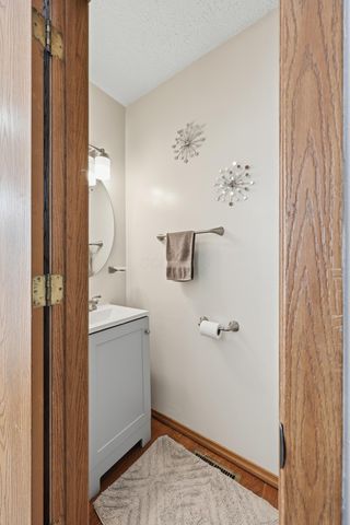 6638 Winbarr Way, Canal Winchester, OH 43110