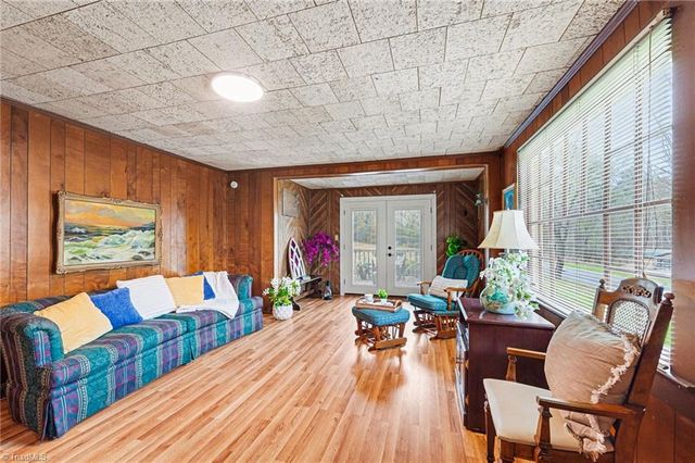 1937 HOOVER HILL Road, Asheboro, NC 27205