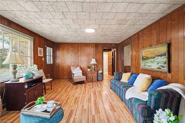 1937 HOOVER HILL Road, Asheboro, NC 27205