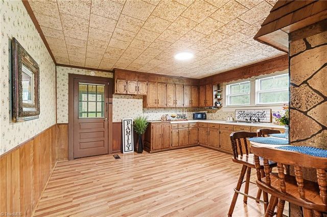 1937 HOOVER HILL Road, Asheboro, NC 27205