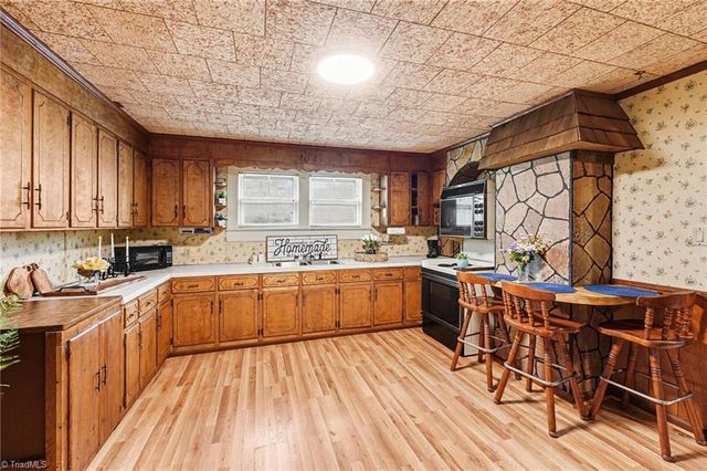 1937 HOOVER HILL Road, Asheboro, NC 27205