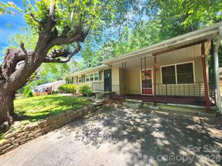 208 London Road, Asheville, NC 28803