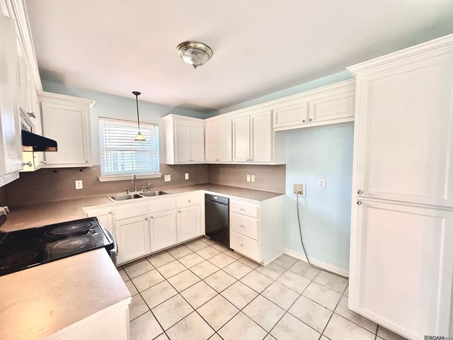 15253 E Bayou Dr, Prairieville, LA 70769