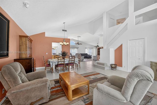 112 CAMELOT CT, Royal Palm Beach, FL 33411