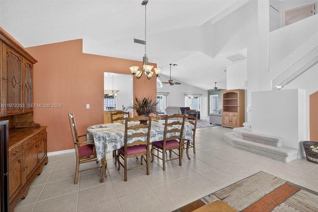 112 CAMELOT CT, Royal Palm Beach, FL 33411