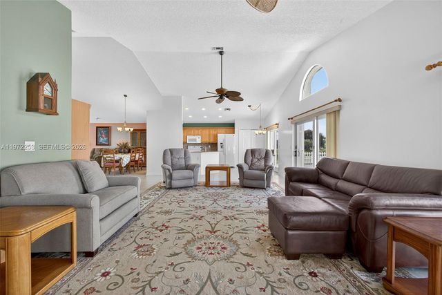 112 CAMELOT CT, Royal Palm Beach, FL 33411