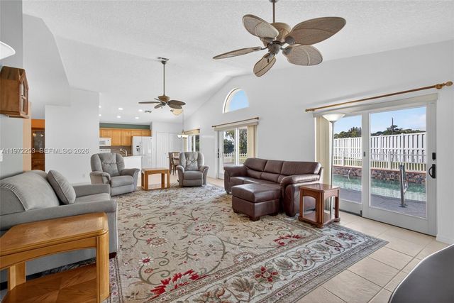 112 CAMELOT CT, Royal Palm Beach, FL 33411