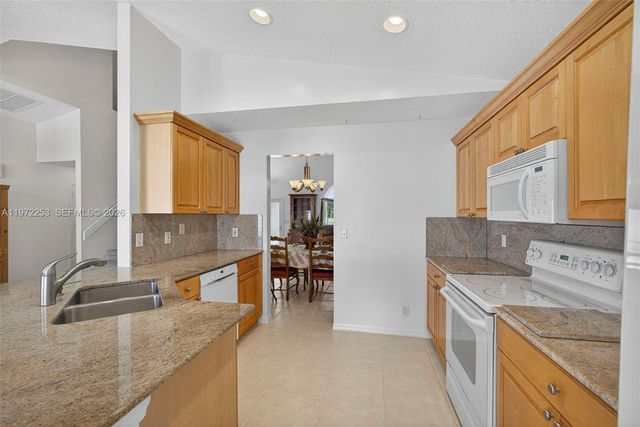 112 CAMELOT CT, Royal Palm Beach, FL 33411