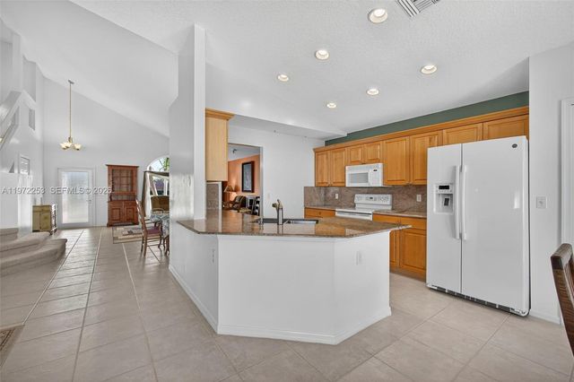 112 CAMELOT CT, Royal Palm Beach, FL 33411