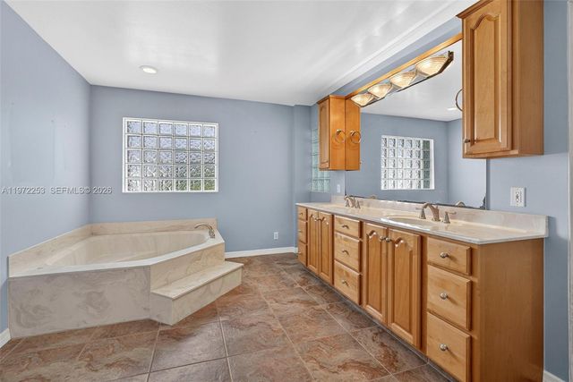 112 CAMELOT CT, Royal Palm Beach, FL 33411