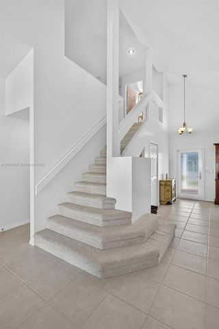 112 CAMELOT CT, Royal Palm Beach, FL 33411