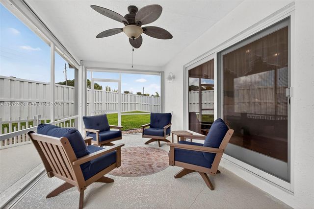 112 CAMELOT CT, Royal Palm Beach, FL 33411