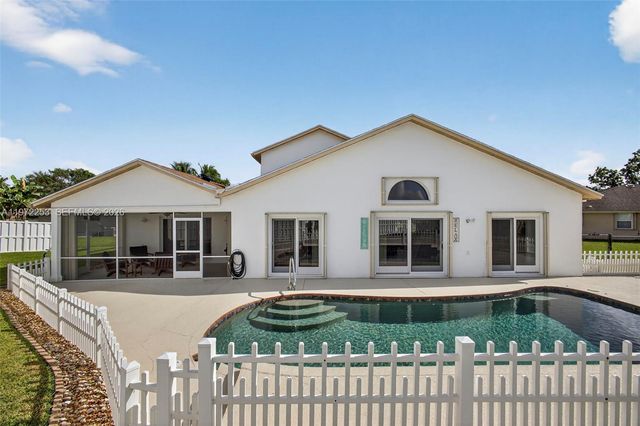 112 CAMELOT CT, Royal Palm Beach, FL 33411