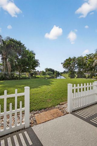 112 CAMELOT CT, Royal Palm Beach, FL 33411