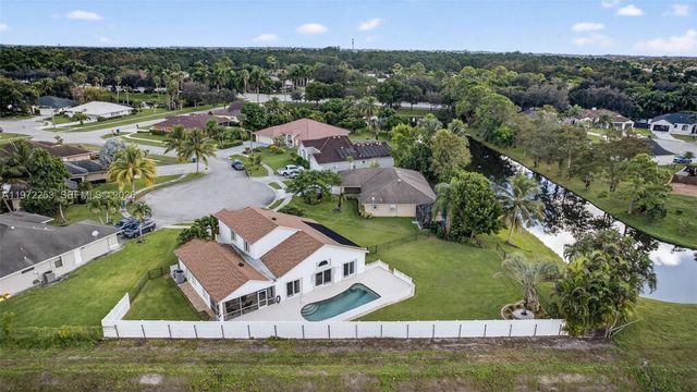 112 CAMELOT CT, Royal Palm Beach, FL 33411
