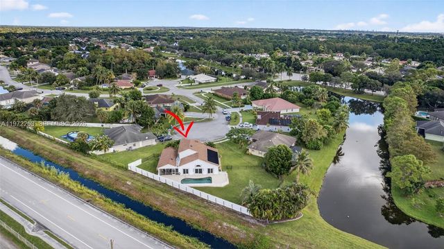 112 CAMELOT CT, Royal Palm Beach, FL 33411