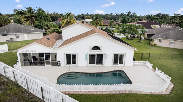 112 CAMELOT CT, Royal Palm Beach, FL 33411