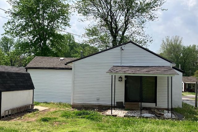 2727 W Walnut Street, Springfield, MO 65802