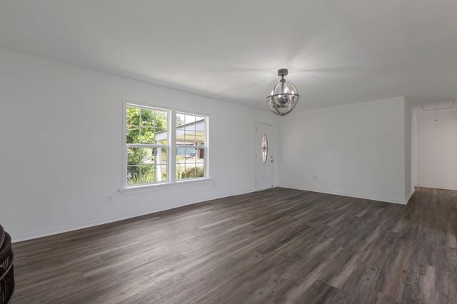 639 Manor Street, Houston, TX 77015