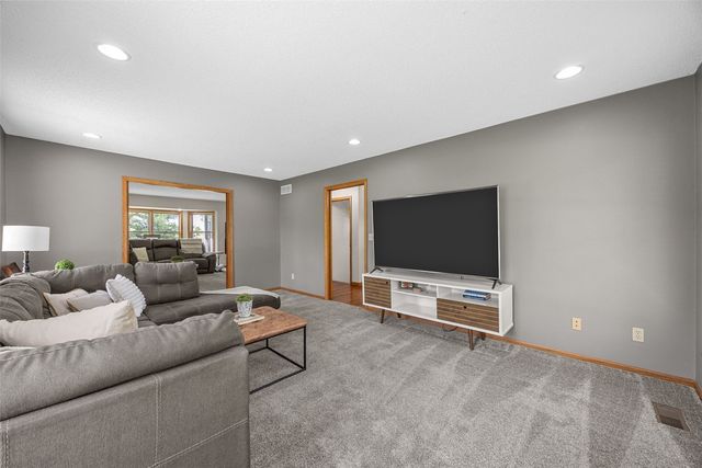 8506 Federalist Road, Marion, IA 52302