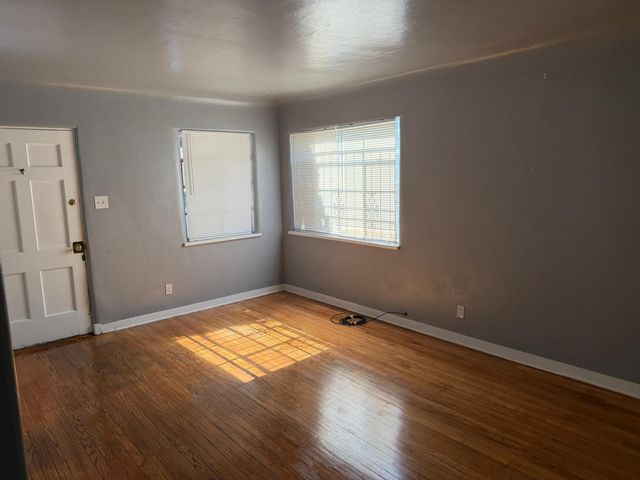 516 Ash Street SE B, Albuquerque, NM 87106