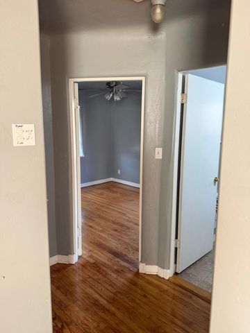 516 Ash Street SE B, Albuquerque, NM 87106