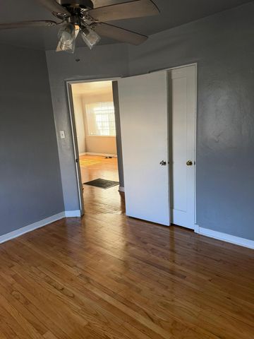 516 Ash Street SE B, Albuquerque, NM 87106