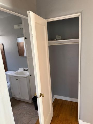 516 Ash Street SE B, Albuquerque, NM 87106