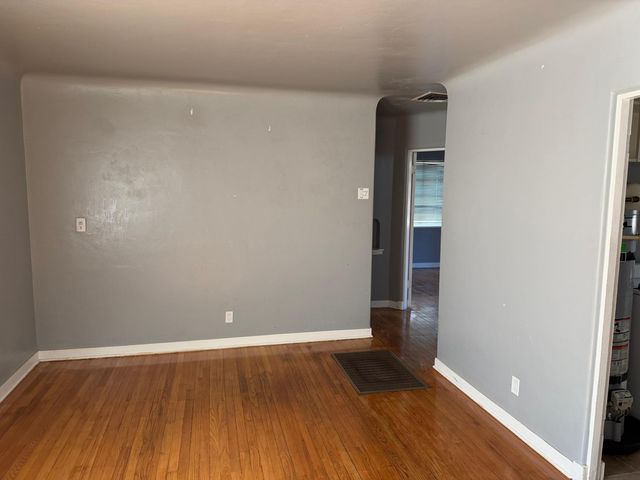 516 Ash Street SE B, Albuquerque, NM 87106