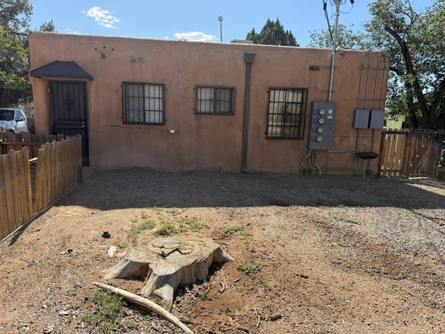 516 Ash Street SE B, Albuquerque, NM 87106