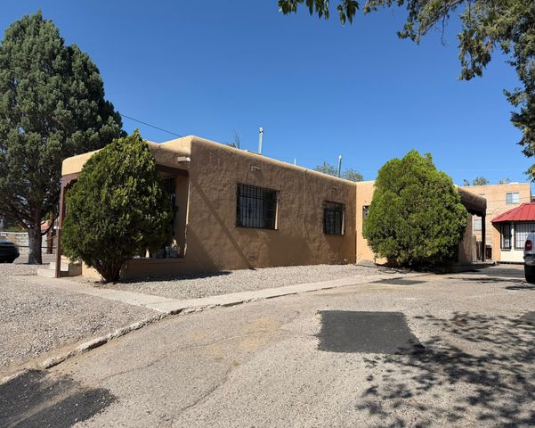 516 Ash Street SE B, Albuquerque, NM 87106