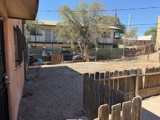 516 Ash Street SE B, Albuquerque, NM 87106