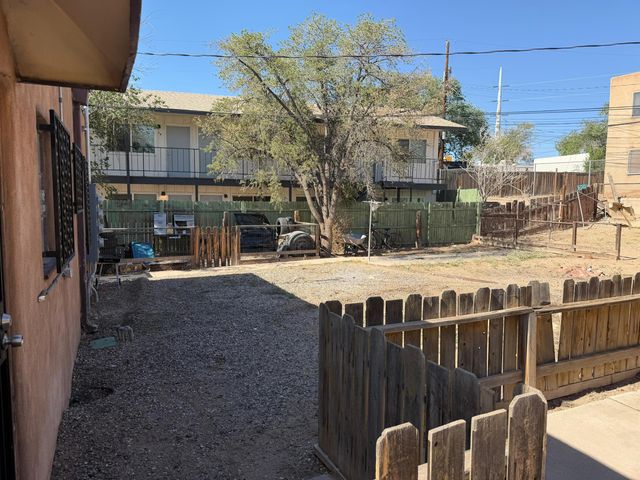 516 Ash Street SE B, Albuquerque, NM 87106