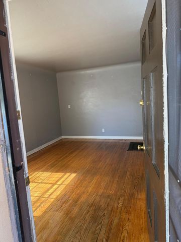 516 Ash Street SE B, Albuquerque, NM 87106