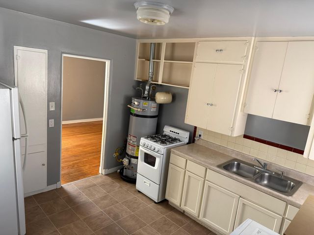 516 Ash Street SE B, Albuquerque, NM 87106